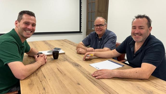 Familie van Hulst met vlnr zoon Bart, vader Henk, zoon Raymond